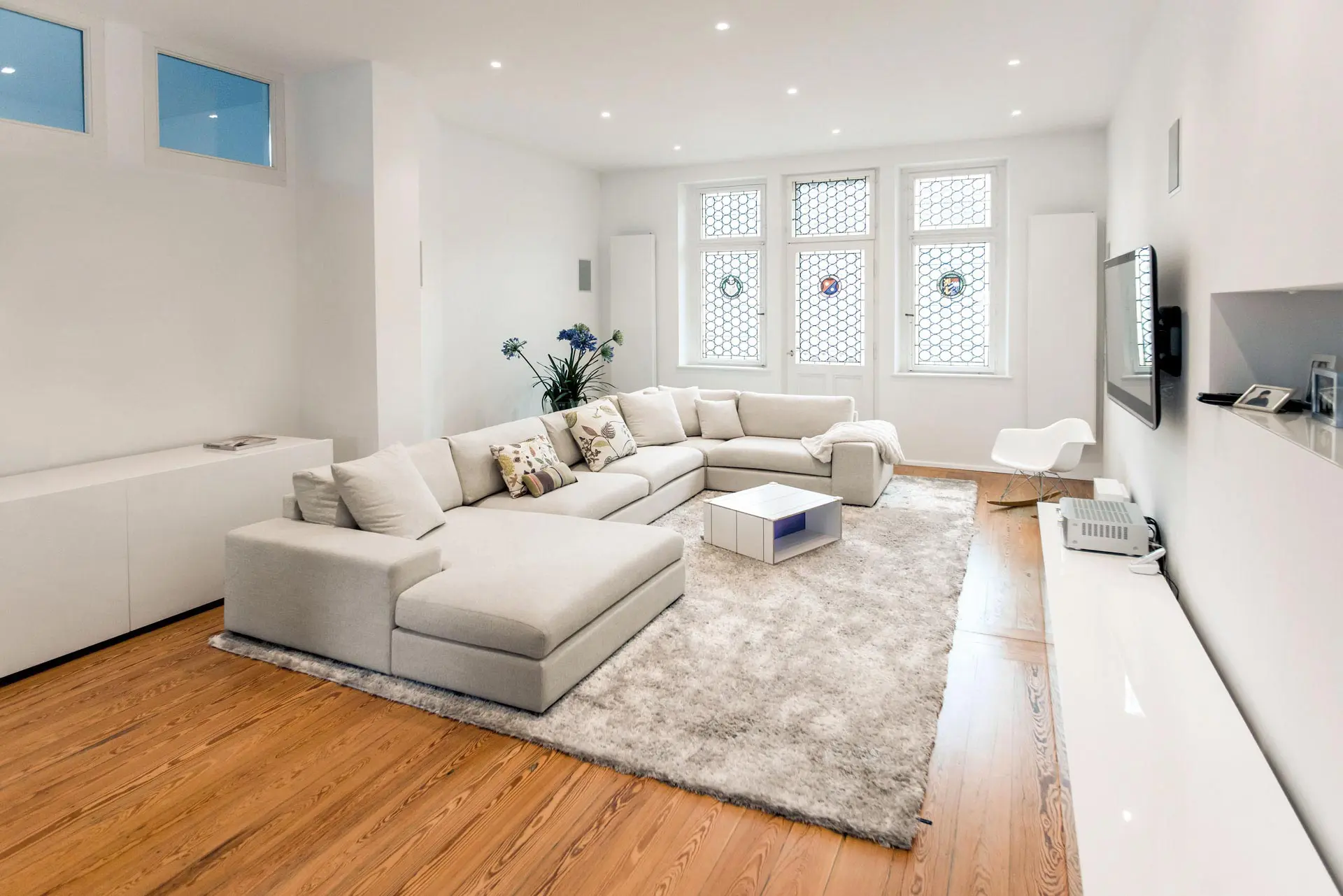 Sophisticated Living Local Sofa – Ansicht 1