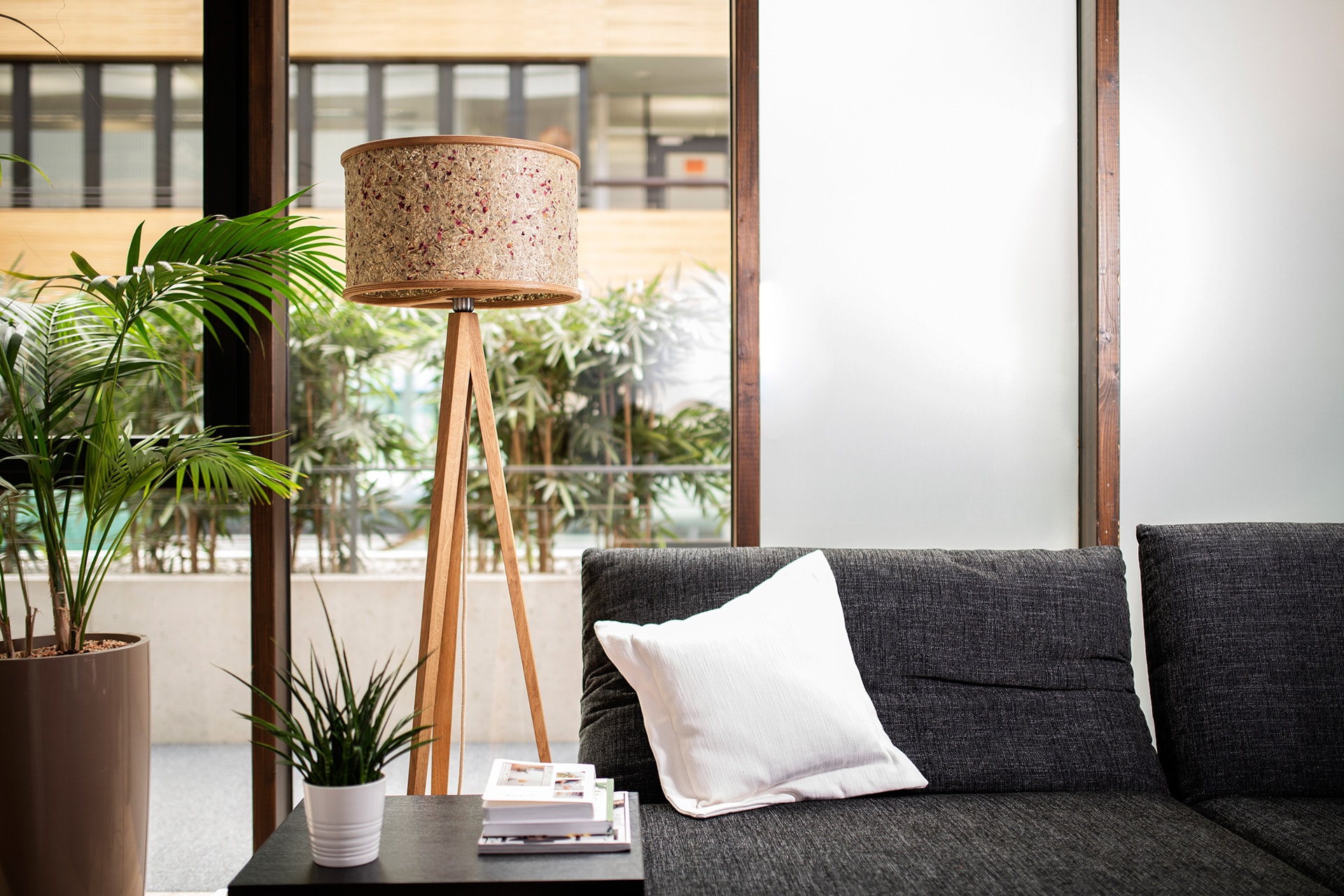 Couchzone-Produkte-Akzente-und-Wohlfuehlen-Lampen-Almut-Stehleuchte-Rose-Buche1