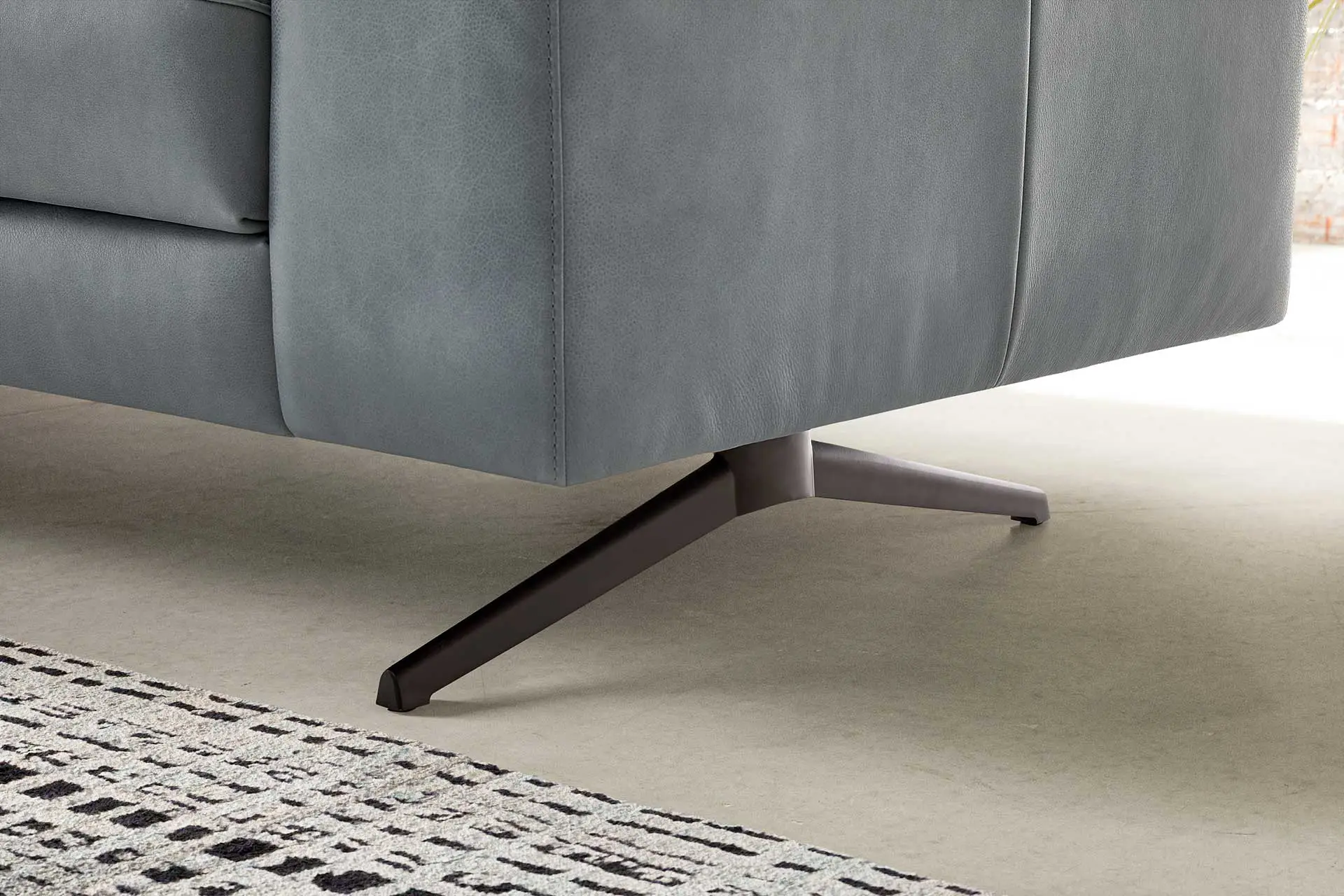 Couchzone-sitzen-und-liegen-koinor-upgrade-leder-grau-detail Koinor Upgrade Sofa – Ansicht 19