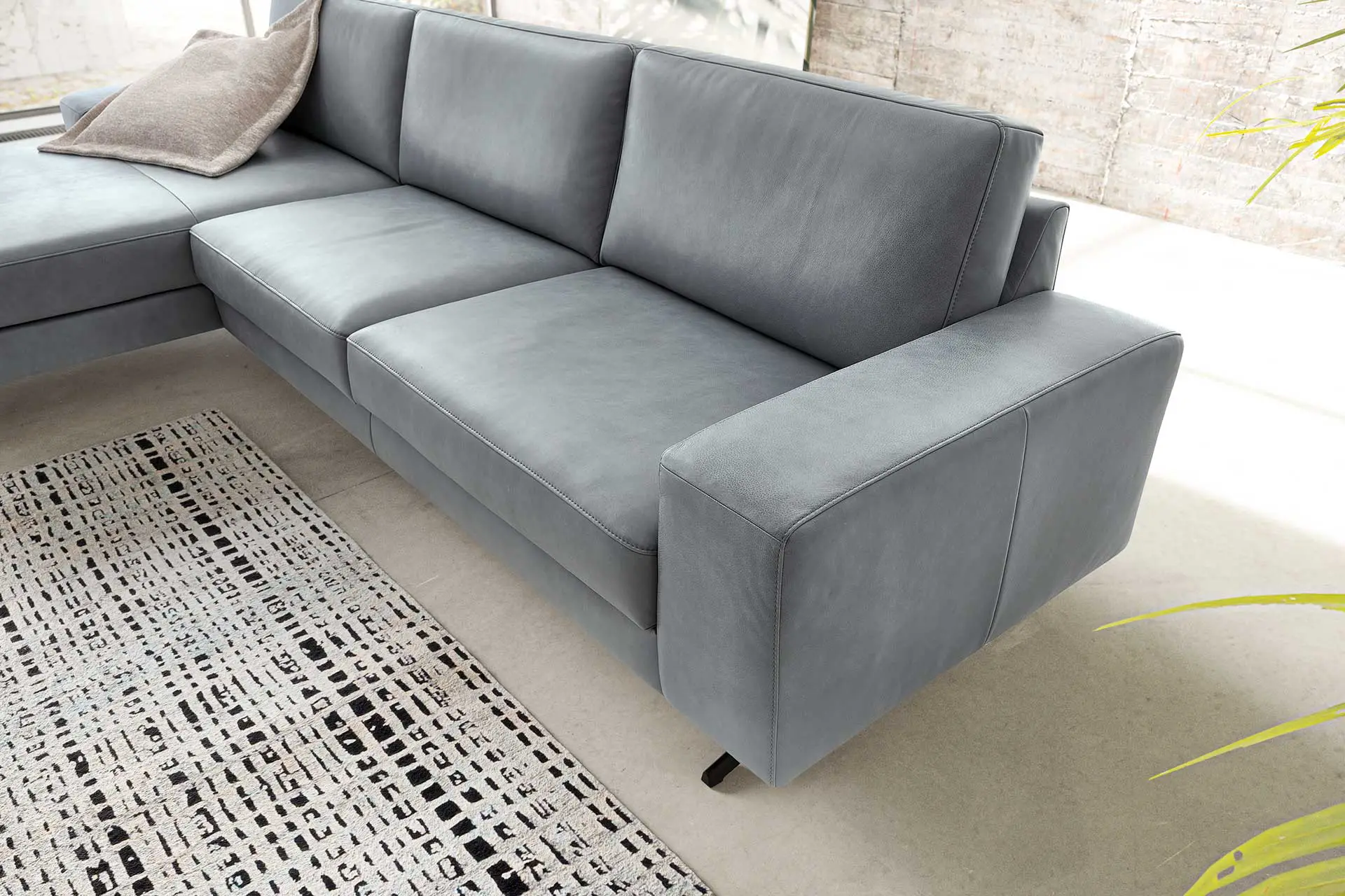Couchzone-sitzen-und-liegen-koinor-upgrade-leder-grau1 Koinor Upgrade Sofa – Ansicht 18